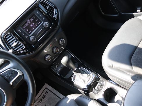 Used 2018 Jeep Compass Latitude FWD image 25