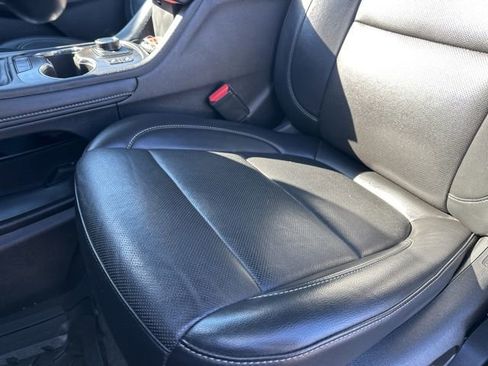 Used 2023 GMC Acadia SLT image 14