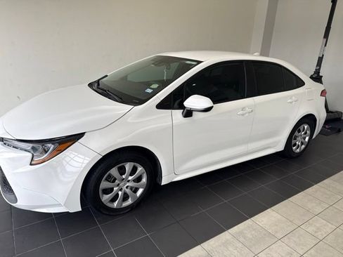 Used 2021 Toyota Corolla LE w/ Carpet Mat Package (TMS) FWD image 1