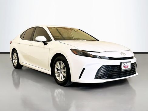 Used 2025 Toyota Camry LE w/ Convenience Package FWD image 3