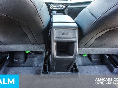 Used 2025 Chevrolet Trax LT FWD image 30