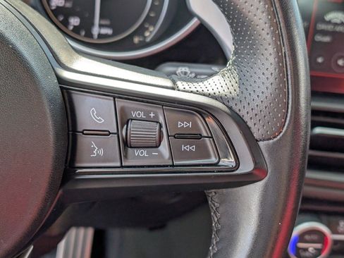 Used 2023 Alfa Romeo Giulia Veloce image 28