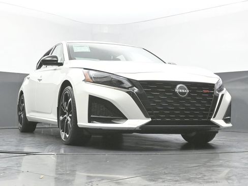 Used 2023 Nissan Altima 2.5 SR FWD image 50