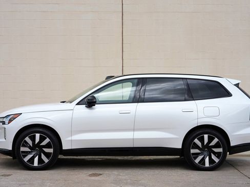 Used 2025 Volvo EX90 Ultra AWD/4WD image 47