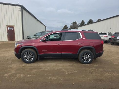 Used 2017 GMC Acadia SLT image 3