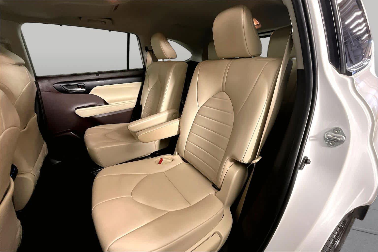 Used 2021 Toyota Highlander XLE FWD image 20