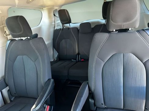 Used 2023 Chrysler Voyager LX image 21