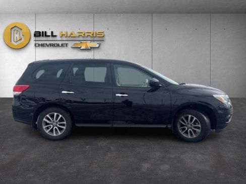 Used 2015 Nissan Pathfinder S image 3