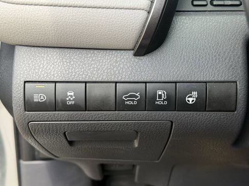 Used 2020 Toyota Camry SE w/ Cold Weather Package AWD/4WD image 23