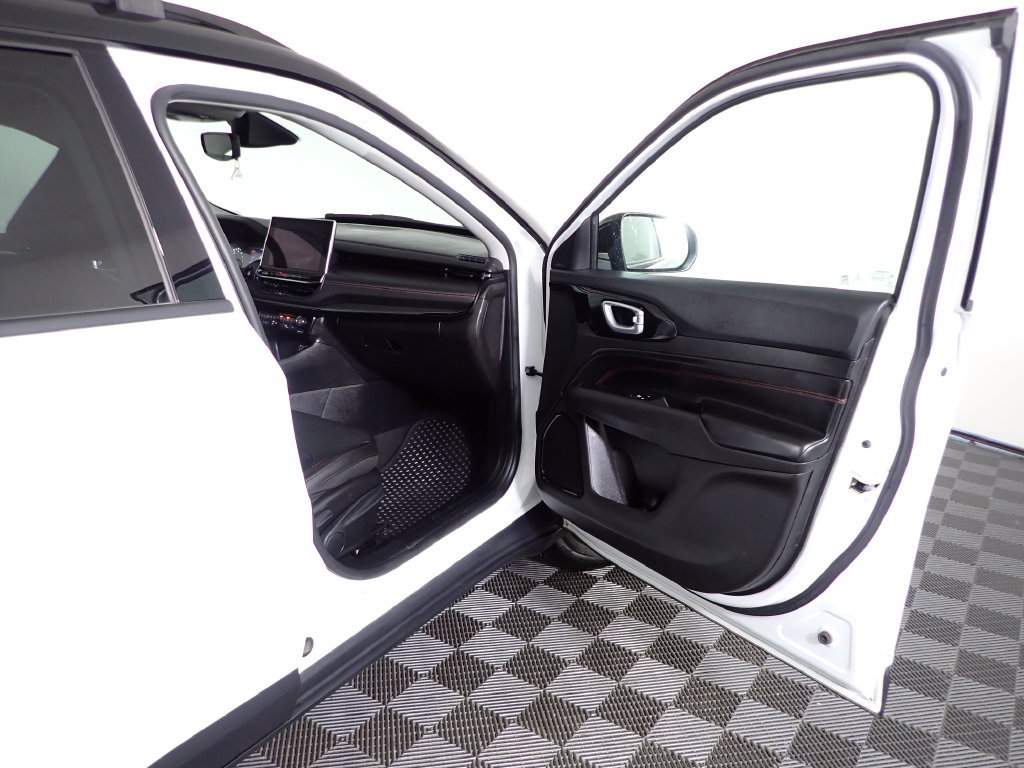 Used 2022 Jeep Compass Trailhawk w/ Trailhawk Convenience Group AWD/4WD image 34