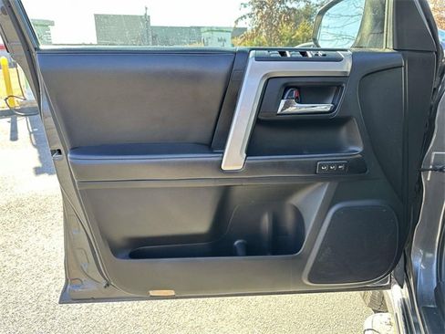 Used 2016 Toyota 4Runner Limited image 15