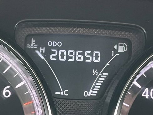 Used 2015 Nissan Versa SV image 35