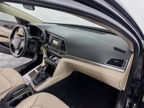 Used 2017 Hyundai Elantra SE image 25