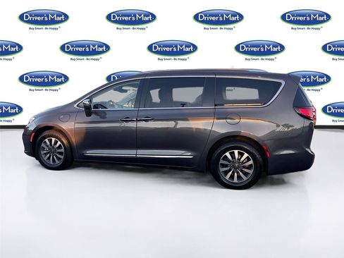 Used 2021 Chrysler Pacifica Limited w/ Uconnect Theater Family Group image 5