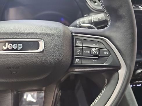 Used 2023 Jeep Grand Cherokee Limited image 17