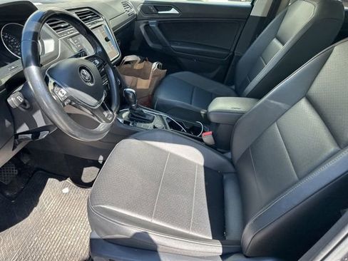 Used 2019 Volkswagen Tiguan SE w/ Panoramic Sunroof Package AWD/4WD image 5
