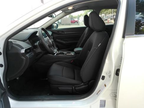 Used 2025 Nissan Altima 2.5 S FWD image 12