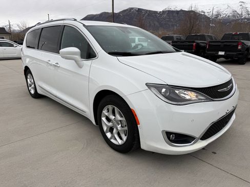 Used 2020 Chrysler Pacifica Touring-L image 9
