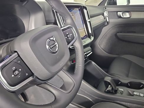 Certified 2024 Volvo XC40 B5 Core image 17