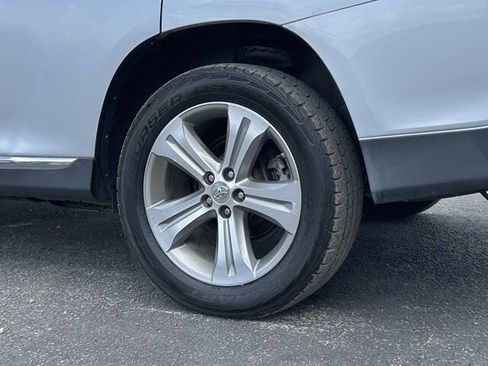 Used 2011 Toyota Highlander Limited image 24