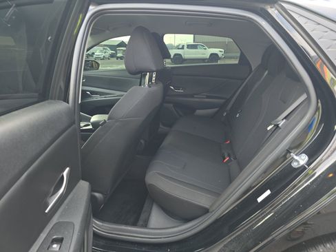 Used 2025 Hyundai Elantra SE FWD image 11