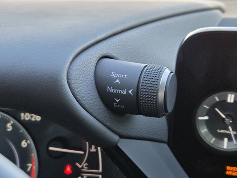 Certified 2025 Lexus ES 350 w/ Premium Package image 32