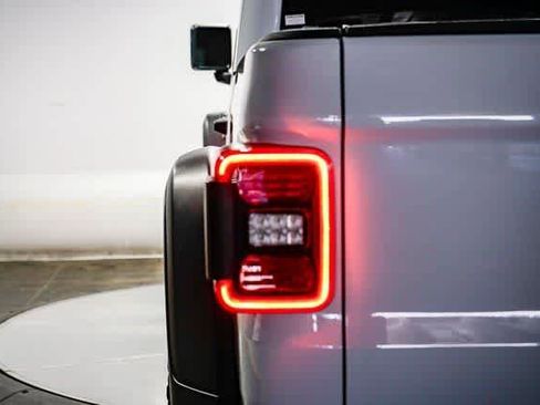 Used 2020 Jeep Gladiator Rubicon image 9