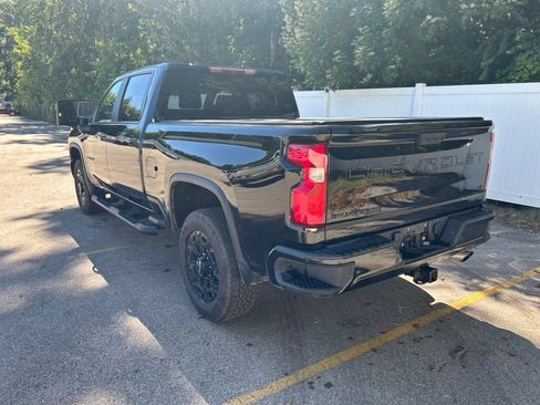 Used 2024 Chevrolet Silverado 2500 LT w/ Midnight Edition AWD/4WD image 2