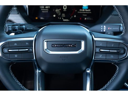 Used 2025 GMC Acadia Denali image 16