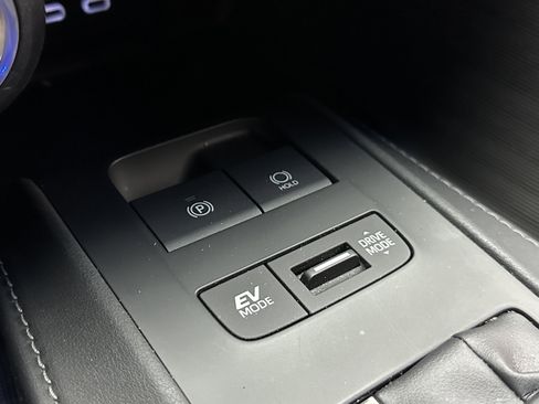 Used 2023 Toyota Venza XLE image 13