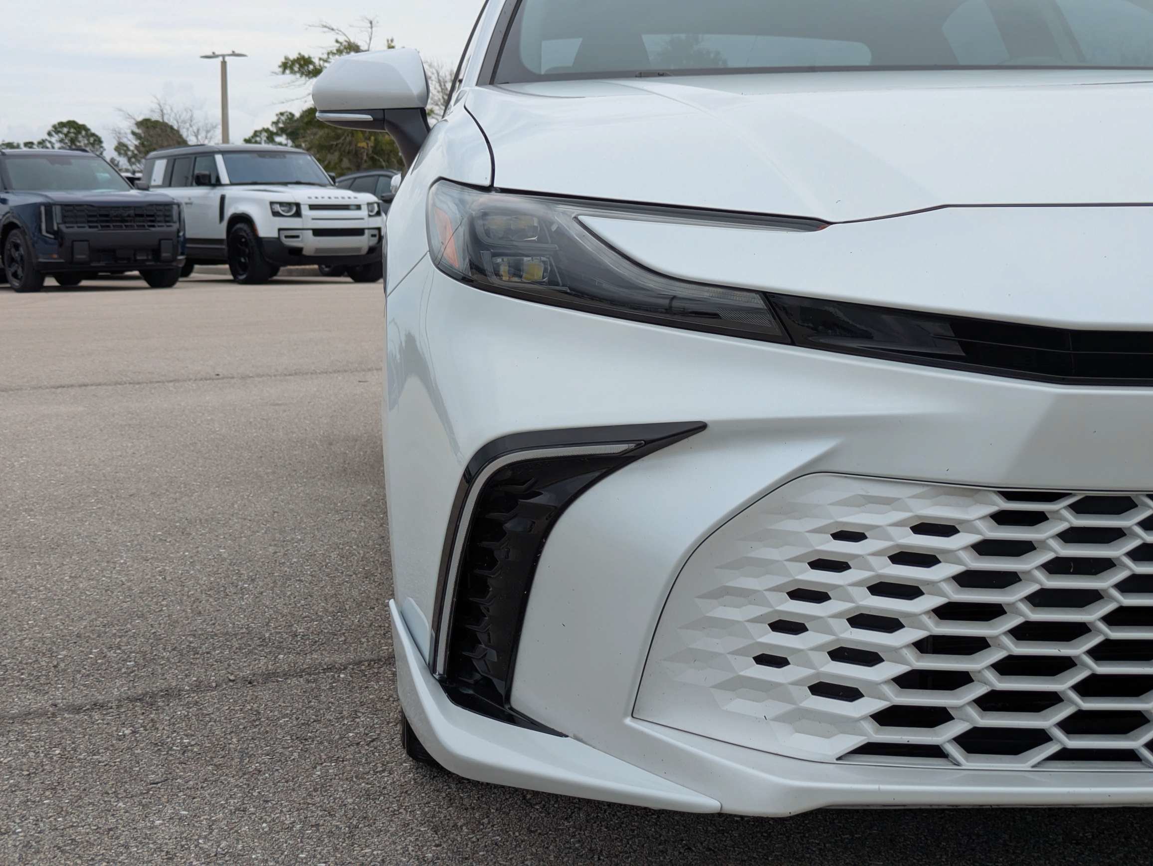 Used 2025 Toyota Camry XSE FWD image 10