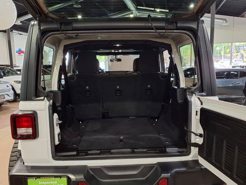 Certified 2019 Jeep Wrangler Unlimited Sahara AWD/4WD image 18