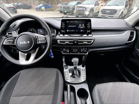 Used 2023 Kia Seltos LX image 16