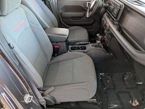 Used 2025 Jeep Wrangler Unlimited Rubicon w/ Convenience Group image 27