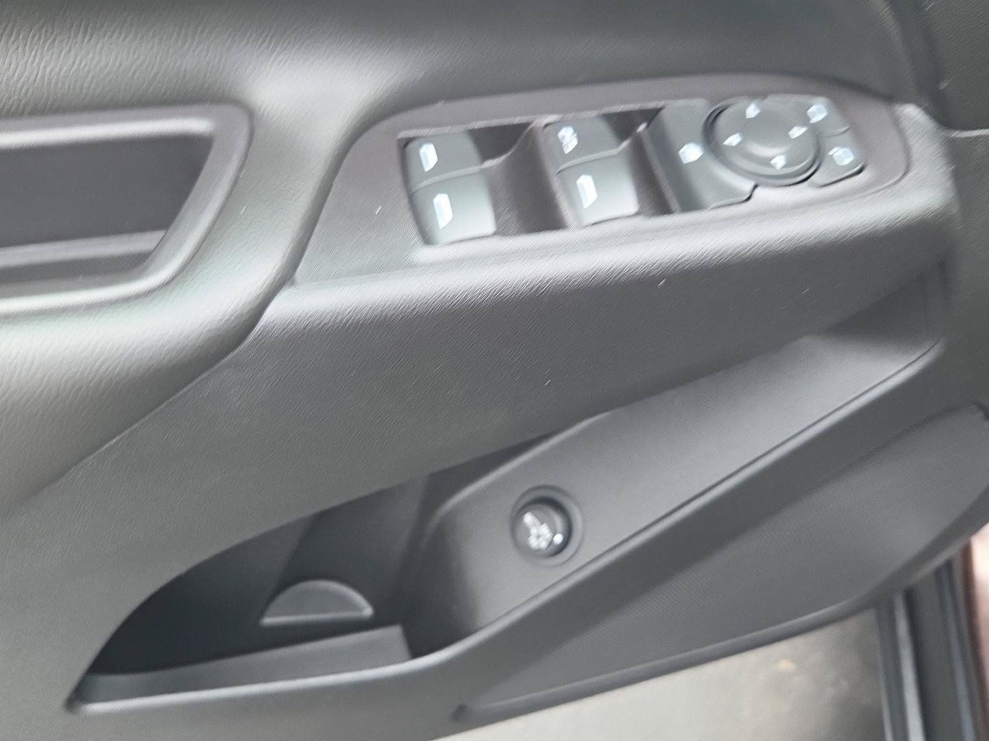Used 2020 Chevrolet Equinox LT FWD image 10