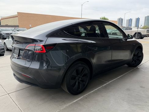 Used 2025 Tesla Model Y Long Range RWD image 4