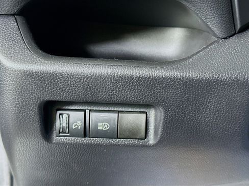 Used 2020 Toyota RAV4 LE image 17