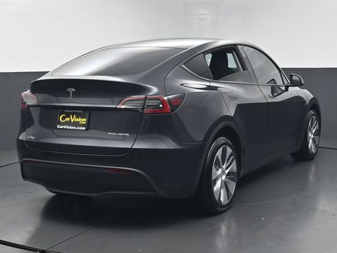 Used 2024 Tesla Model Y Long Range AWD/4WD image 3