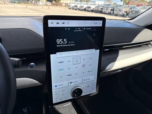 Certified 2025 Ford Mustang Mach-E Premium image 18