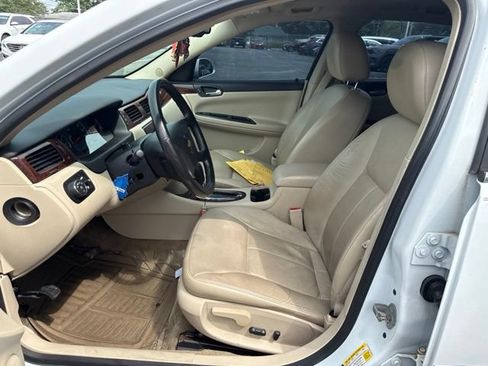 Used 2011 Chevrolet Impala LTZ FWD image 13