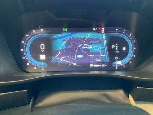 Certified 2023 Volvo XC40 B5 Plus AWD/4WD image 19