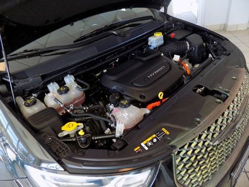 Used 2022 Chrysler Pacifica Touring-L FWD image 38