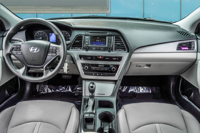 Used 2015 Hyundai Sonata SE w/ Option Group 09 FWD image 22