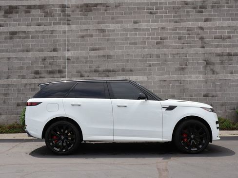 Used 2025 Land Rover Range Rover Sport Dynamic SE AWD/4WD image 4
