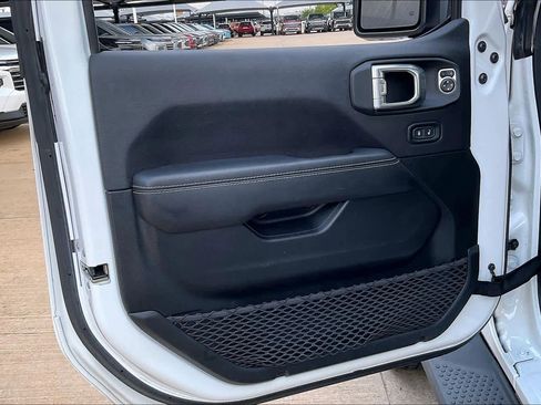 Used 2021 Jeep Wrangler Unlimited Sahara image 20