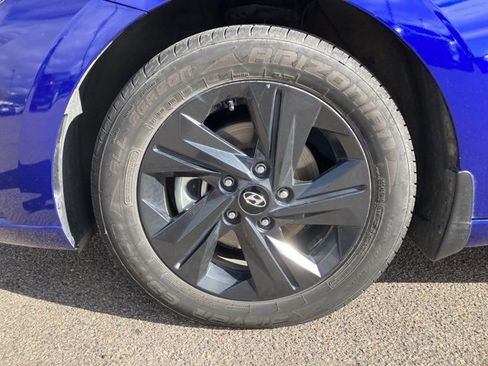 Used 2023 Hyundai Elantra Blue image 36