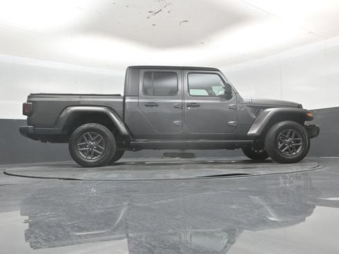 Used 2024 Jeep Gladiator Sport AWD/4WD image 49