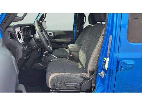 Used 2025 Jeep Wrangler Unlimited Sahara AWD/4WD image 10