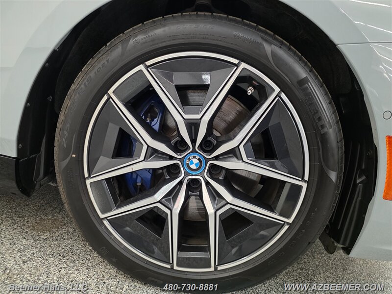 Used 2025 BMW i5 M60 w/ M Sport Package AWD/4WD image 19