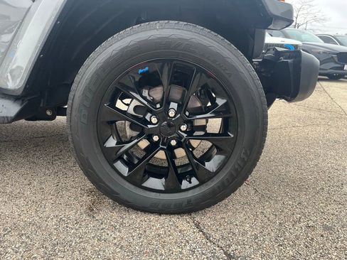 Used 2022 Jeep Wrangler Unlimited Sahara w/ Cold Weather Group image 5